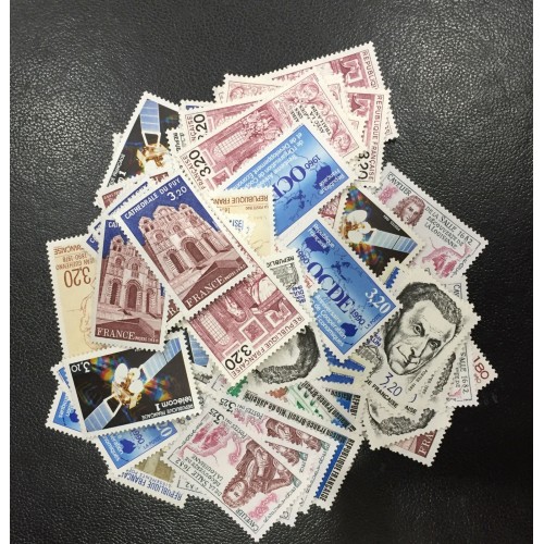 Lot de 100 timbres-poste de valeur 3,2FFr d'une valeur faciale tota